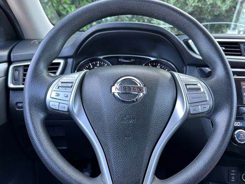 Used 2016 Nissan Rogue SV FWD image 22