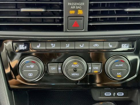 Used 2023 Volkswagen Jetta SE FWD image 15