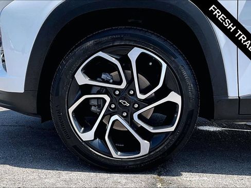 Used 2025 Chevrolet Trax RS w/ Driver Confidence Package FWD image 32