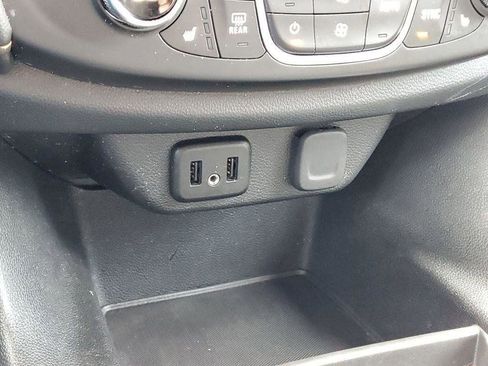 Used 2019 Chevrolet Traverse LT image 17