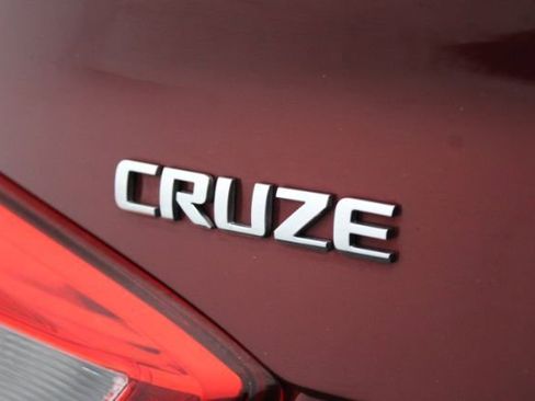 Used 2018 Chevrolet Cruze LT w/ Convenience Package FWD image 6