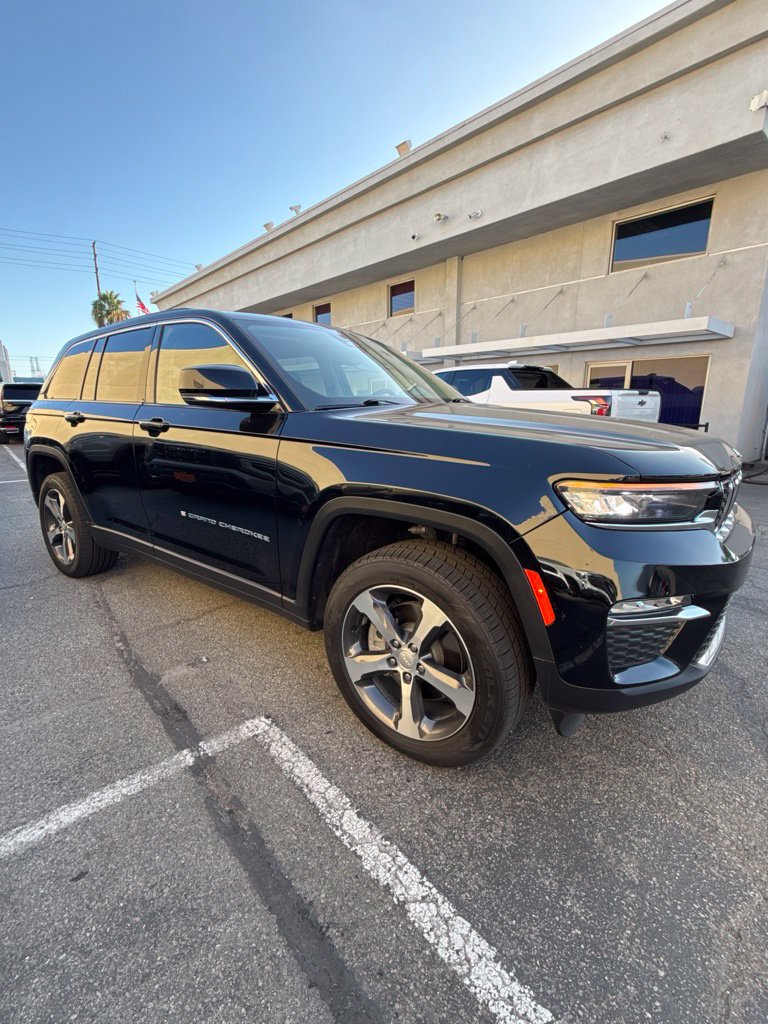 Used 2023 Jeep Grand Cherokee 4WD 4xe image 9