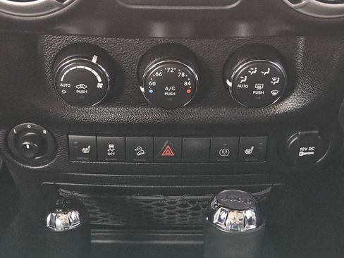 Used 2017 Jeep Wrangler Unlimited Rubicon w/ Connectivity Group image 13