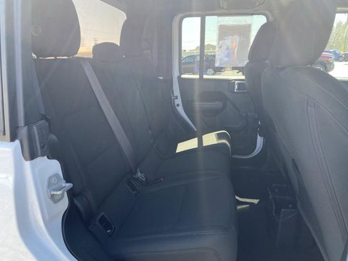 Used 2022 Jeep Gladiator Sport AWD/4WD image 32