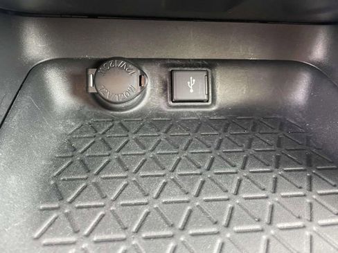 Used 2020 Toyota RAV4 XLE FWD image 26