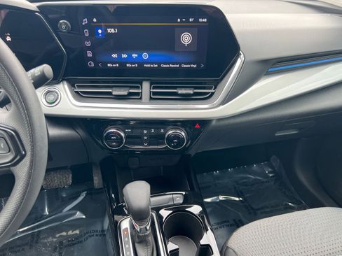 Used 2025 Chevrolet Trax LT image 17