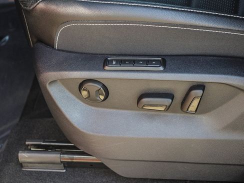 Used 2025 Volkswagen Atlas Cross Sport SEL R-Line image 20