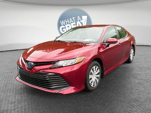 Used 2019 Toyota Camry LE FWD image 8