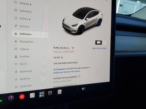 Used 2025 Tesla Model Y Performance AWD/4WD image 28