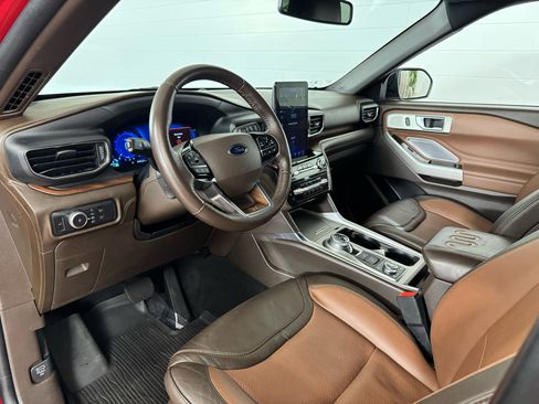 Used 2021 Ford Explorer King Ranch w/ Premium Technology Package image 11