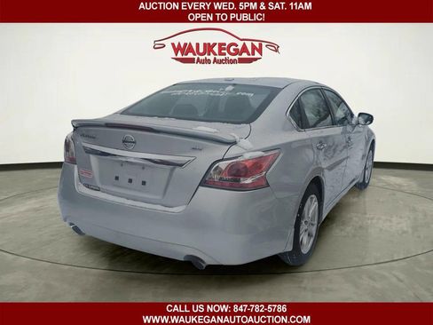 Used 2015 Nissan Altima 2.5 SV w/ Convenience Package image 4