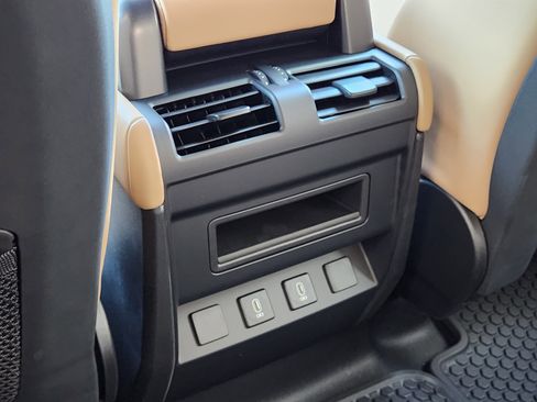 New 2026 Land Rover Defender 110 X-Dynamic SE image 31