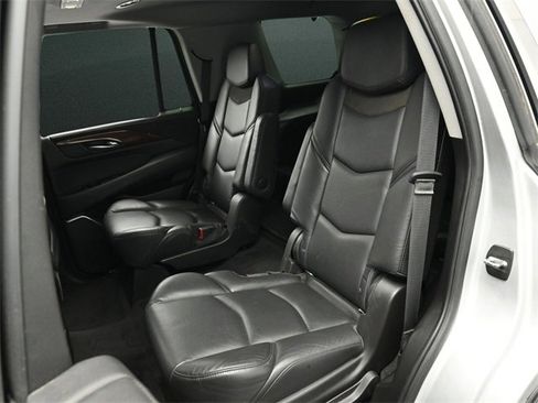 Used 2018 Cadillac Escalade Luxury image 15