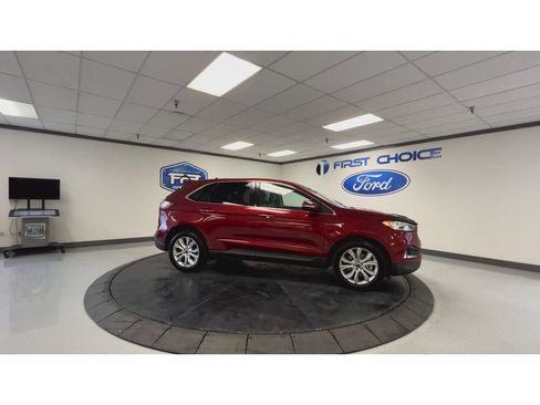Used 2019 Ford Edge Titanium w/ Cold Weather Package AWD/4WD image 3