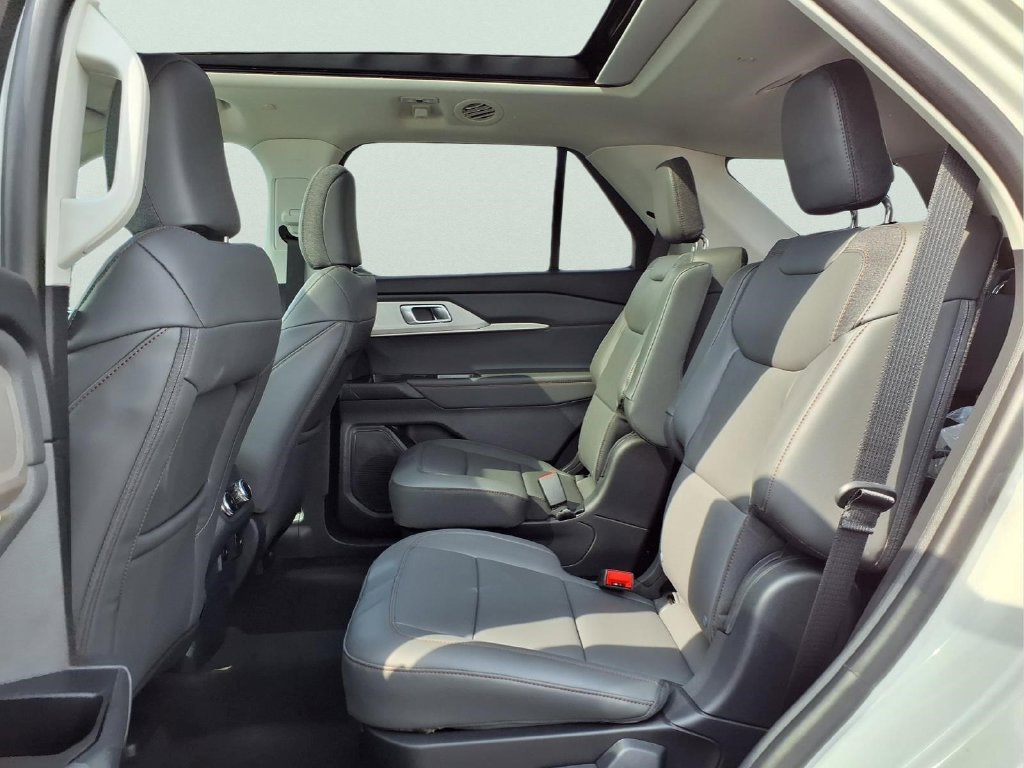 New 2026 Ford Explorer Active w/ Active Comfort Package AWD/4WD image 16