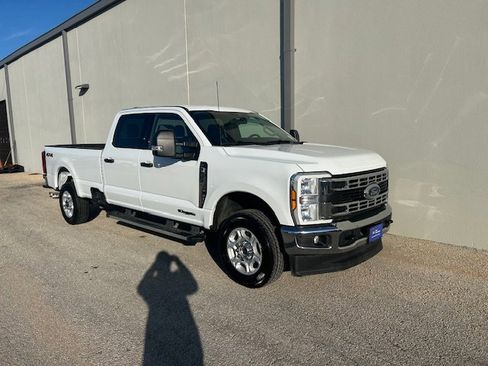Certified 2025 Ford F250 XLT image 3