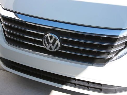 Used 2020 Volkswagen Passat 2.0T SE FWD image 39