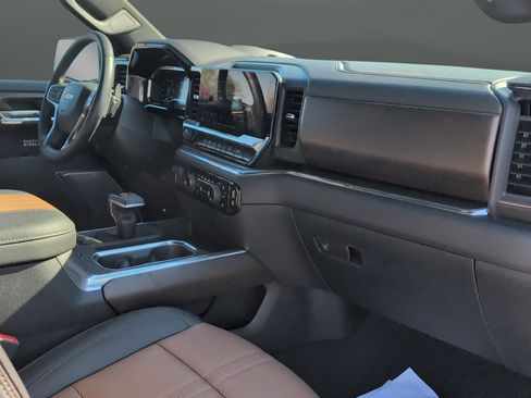 Used 2024 Chevrolet Silverado 1500 High Country w/ High Country Premium Package AWD/4WD image 27