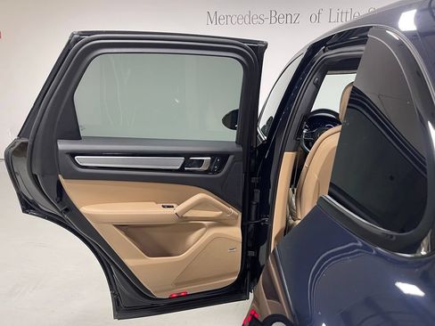 Used 2023 Porsche Cayenne AWD/4WD image 21