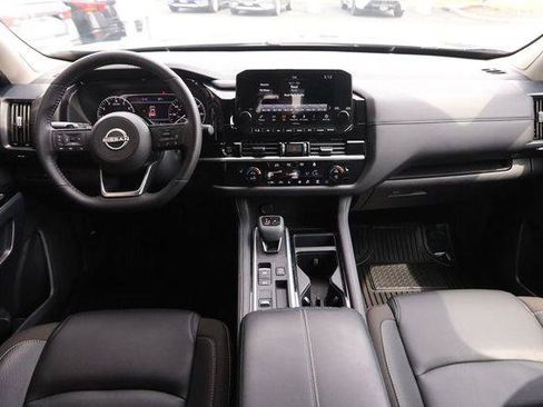 Certified 2025 Nissan Pathfinder SL w/ SL Premium Package FWD image 41