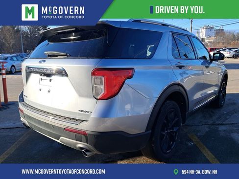 Used 2023 Ford Explorer Limited image 3