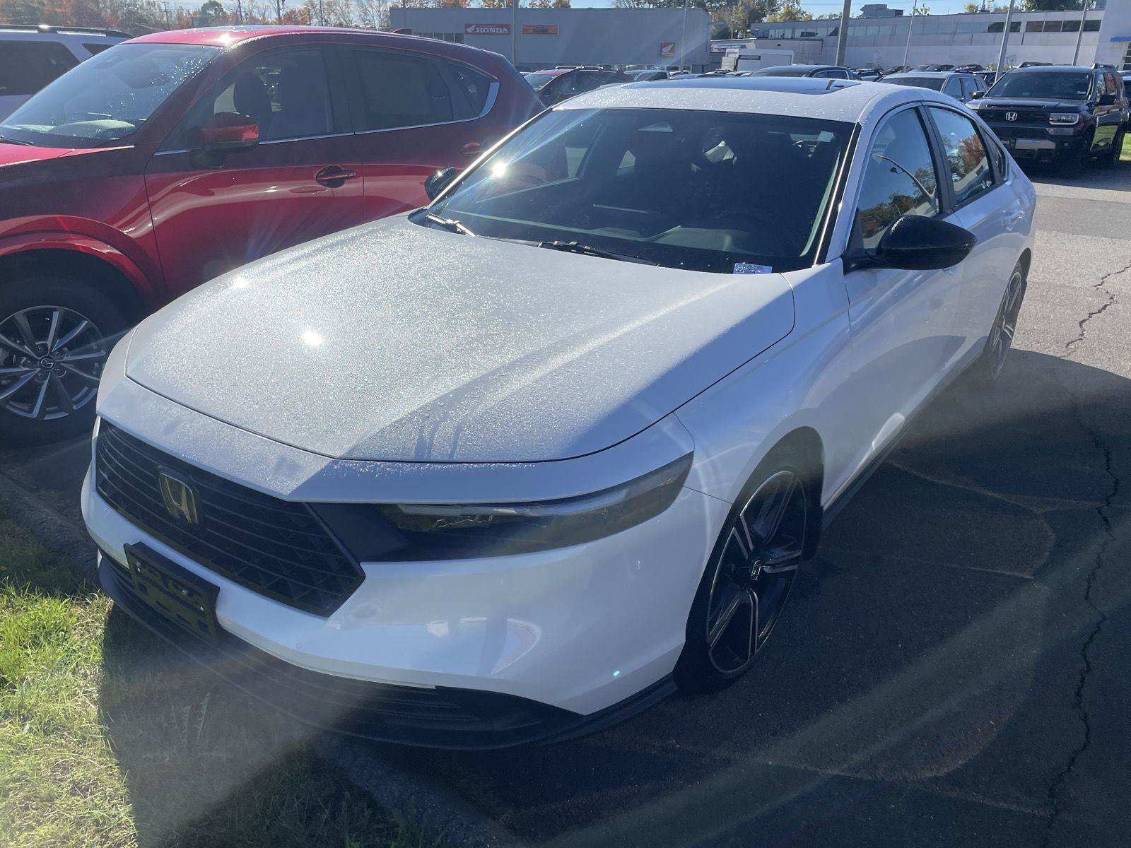 Used 2025 Honda Accord Sport image 2