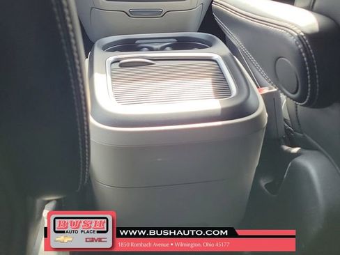 Used 2023 Chrysler Pacifica Touring-L image 11