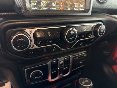 Used 2023 Jeep Wrangler Unlimited Sahara w/ Cold Weather Group AWD/4WD image 32