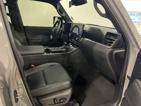 Used 2024 Lexus GX 550 w/ Cold Area Package AWD/4WD image 40