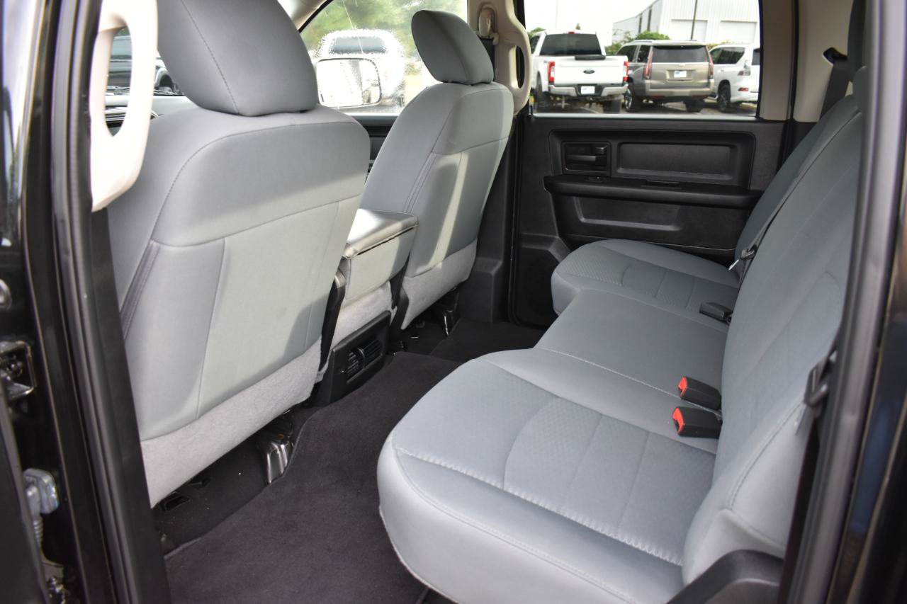 Used 2018 RAM 2500 Tradesman w/ Chrome Appearance Group AWD/4WD image 23