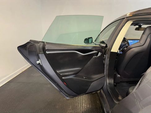 Used 2013 Tesla Model S Performance RWD image 19