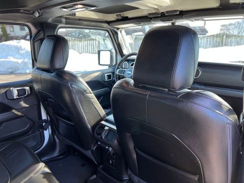 Used 2022 Jeep Wrangler Unlimited Sahara image 34