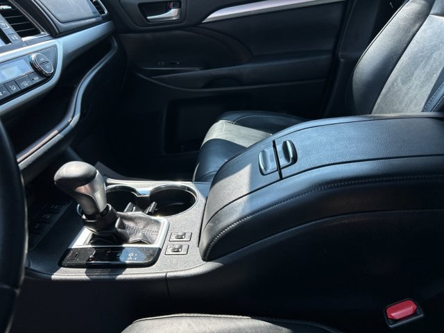 Used 2018 Toyota Highlander XLE AWD/4WD image 37