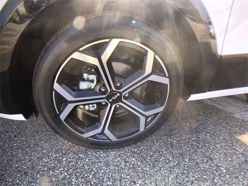 New 2025 Kia Niro EX Touring image 10