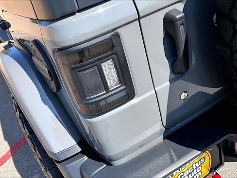 Used 2018 Jeep Wrangler Unlimited Rubicon AWD/4WD image 31