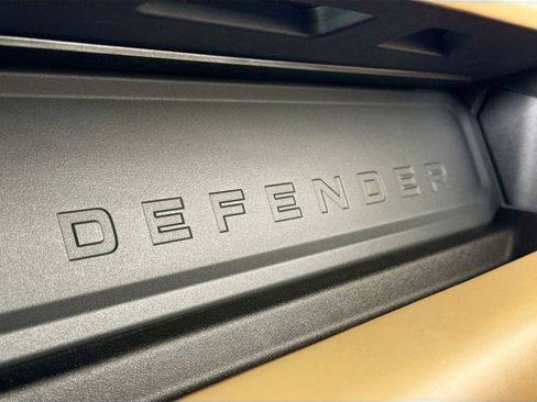 Used 2025 Land Rover Defender 110 S image 22