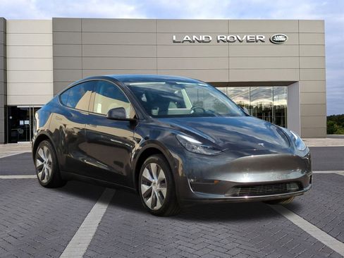 Used 2024 Tesla Model Y Long Range image 3