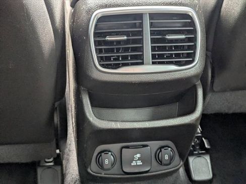 Used 2020 Hyundai Santa Fe Limited AWD/4WD image 17
