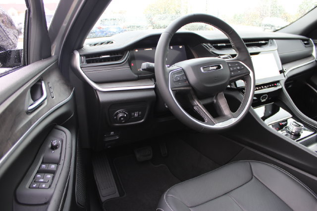 New 2027 Jeep Grand Cherokee Limited AWD/4WD image 14