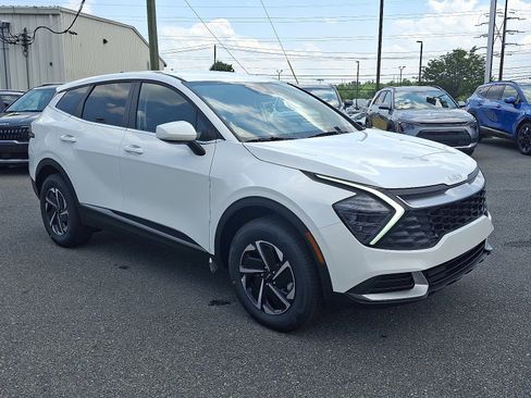 New 2025 Kia Sportage LX image 2