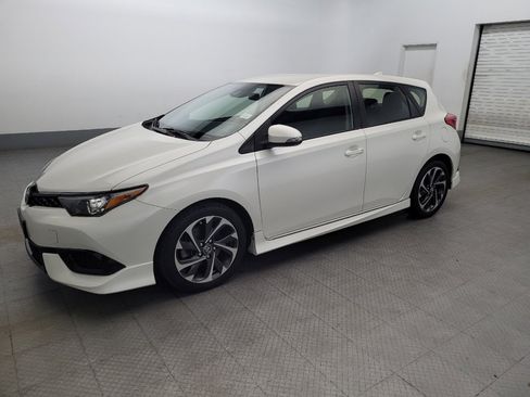 Used 2017 Toyota Corolla iM image 2