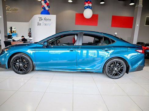 Used 2025 Toyota Camry SE w/ Multimedia Upgrade Package image 8