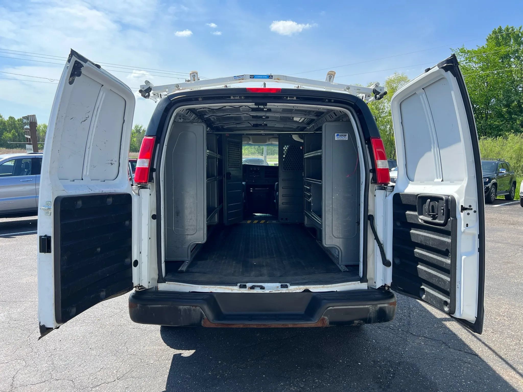 Used 2015 Chevrolet Express 2500 RWD image 21