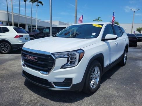 Used 2024 GMC Terrain SLE FWD image 3