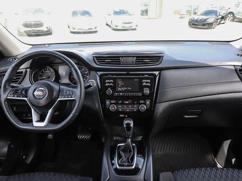 Used 2017 Nissan Rogue SV FWD image 17