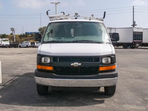 Used 2014 Chevrolet Express 2500 RWD image 2
