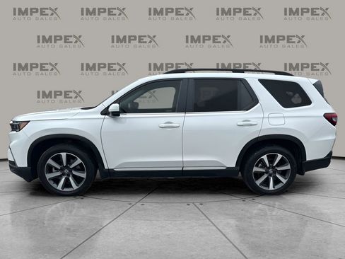 Used 2024 Honda Pilot Touring image 2