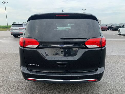 Used 2018 Chrysler Pacifica Touring-L FWD image 25