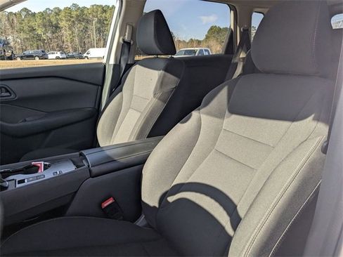 Used 2024 Nissan Rogue S image 17