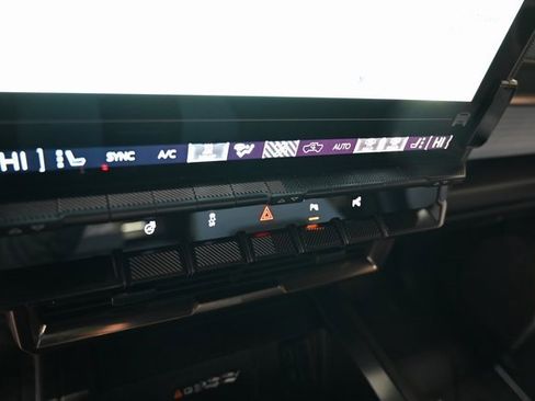 Used 2025 GMC Hummer EV 2X w/ LPO, Dark Essentials Package image 19